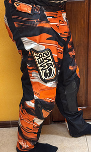 Krossi- ja enduromootorrattapüksid 54 (2 foto / 10)