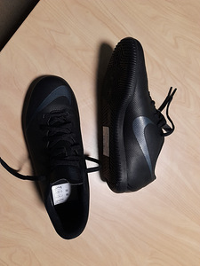 Jalgpallisaapad NIke uus 40.5 (4 foto / 4)