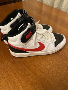 Nike (1 фото из 5)