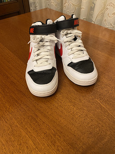 Nike (2 фото из 5)