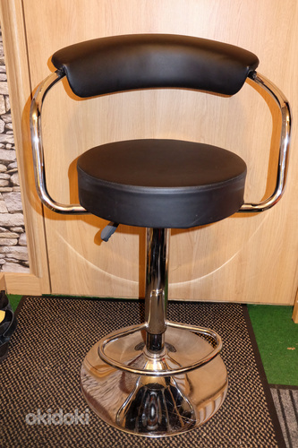 Малоиспользованый стул в хорошем состоянии (фото #1)