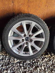 Mazda (1 фото из 9)