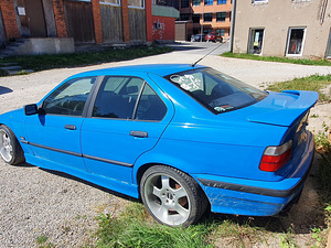 BMW 316 ( 2.0 ) Smurf (4 foto / 8)