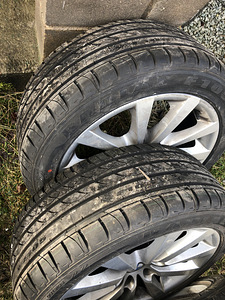 R18 235/45 (3 фото из 3)