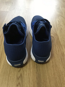 Under Armour tossud 45,5 (4 foto / 5)