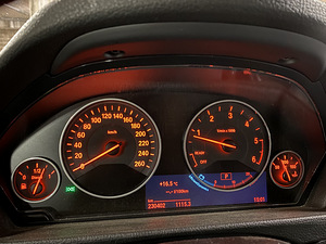 BMW 320d GT (11 foto / 13)
