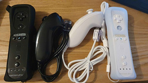 Nintendo Wii pult, (Motion Plus Wiimote + Nunchuck) (1 foto / 1)