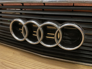 Audi 100 C2 esituled ja võre (6 foto / 7)