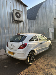 Opel Corsa 1.2CDTI varuosadeks (3 foto / 5)