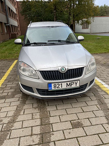 SKODA ROOMSTER (2 foto / 4)