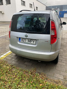 SKODA ROOMSTER (3 foto / 4)