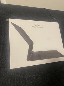 Apple iPad 11 волшебная клавиатура (1 фото из 2)