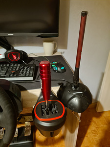 THRUSTMASTER TMX PRO+ПЕРЕКЛЮЧАТЕЛЬ СКОРОСТЕЙ+РУЧНОЙ ТОРМОЗ (3 фото из 6)