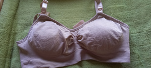 Imetamisrinnahoidja (2 foto / 3)