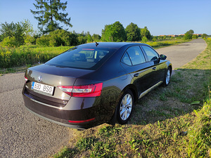 Skoda Superb (4 фото из 14)