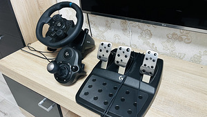 Logitech g923 руль, педали , коробка передачи (1 фото из 2)