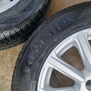 Шины Ford 235 55 17 Диски E7.5J x17H2 ET55 (5 фото из 9)