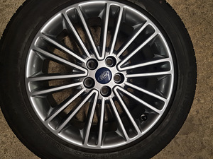 Шины Ford 235 50 18 Диски E7.5J x18H2 ET55 Датчики давления (3 фото из 10)