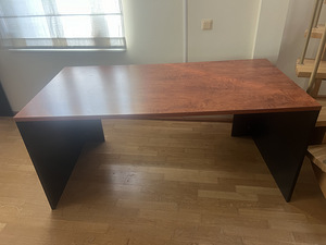 Tugev kontorilaud 160x80 cm – heas korras (2 tk saadaval) (1 foto / 2)