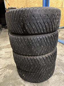 Goodyear Ultra Grip Ice Artic 235/50/19 (2 foto / 3)