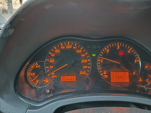 Toyota avensis 2006a. (10 foto / 10)