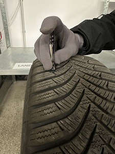 Зимние шины Hankook ICEPT RS2 (1 фото из 6)