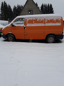 Volkswagen Transporter 2.5 65kW BRONEERIT. (2 foto / 8)