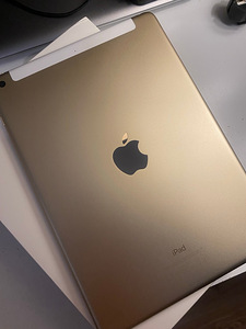 iPad 2018 32gb wifi (1 foto / 4)