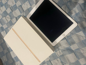 iPad 2018 32gb wifi (2 foto / 4)