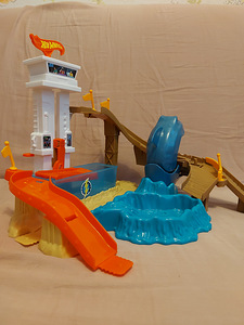 Трасса Акула(hot wheels) (3 фото из 3)