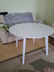 Обеденный стол (3 фото из 3)