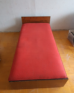 Кровать односпальная (1 фото из 3)