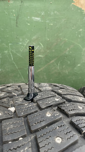 Continental Ice Contact 2 (4 tk) 255/65R17 (6-7mm) (3 foto / 7)