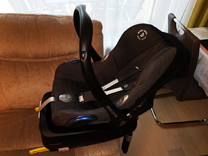 Maxi-Cosi CabrioFix turvahäll koos FamilyFix alusega (3 foto / 9)