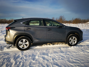 Lexus NX300h Hybrid AWD (7 foto / 15)