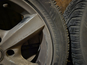 Talverattad Dunlop 205/55 R16 valuvelgedel, komplekt 4 (4 foto / 7)