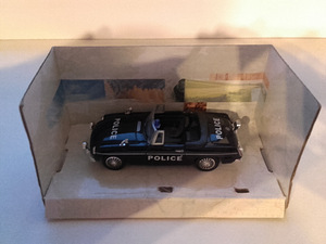MGB Convertible Polise, originaalkarbis 1/43 (3 foto / 3)