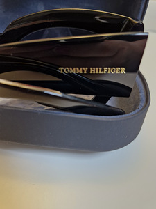 Оригинальные и новые очки Tommy Hilfiger (3 фото из 7)