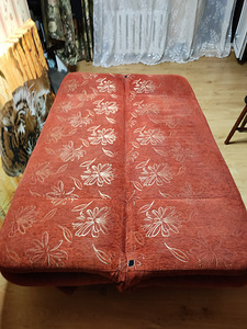Приличный диван (1 фото из 3)