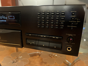 CD-плеер Pioneer PD-S702 (3 фото из 9)