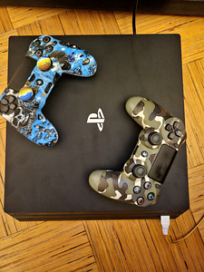 Mängukonsool PS4 PRO 1TB (2 foto / 4)