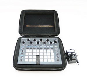 Novation Circuit Groovebox (2 foto / 2)