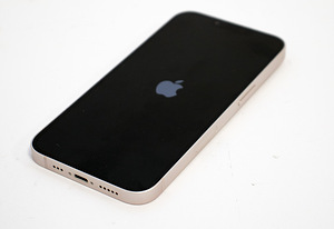 Apple iPhone 13 128GB (2 foto / 3)