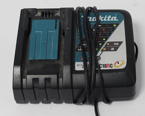 Makita DC18RC (2 foto / 2)