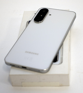 Samsung Galaxy A36 5g 128GB (2 foto / 3)