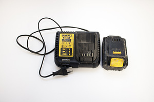 DeWalt DCB115 + 18V 4.0Ah (2 foto / 3)