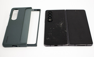 Samsung Galaxy Z Fold4 256GB (2 foto / 4)
