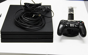 Sony Playstation 4 Pro 1TB (2 foto / 2)