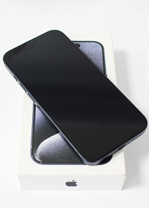 Apple iPhone 15 Pro 256GB (2 foto / 3)