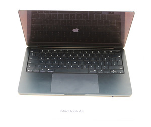 MacBook Air (13-inch, M4, 2025) (2 foto / 3)